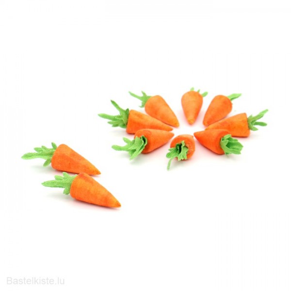 Kleine Karotten aus Watte in verschiedenen Größen